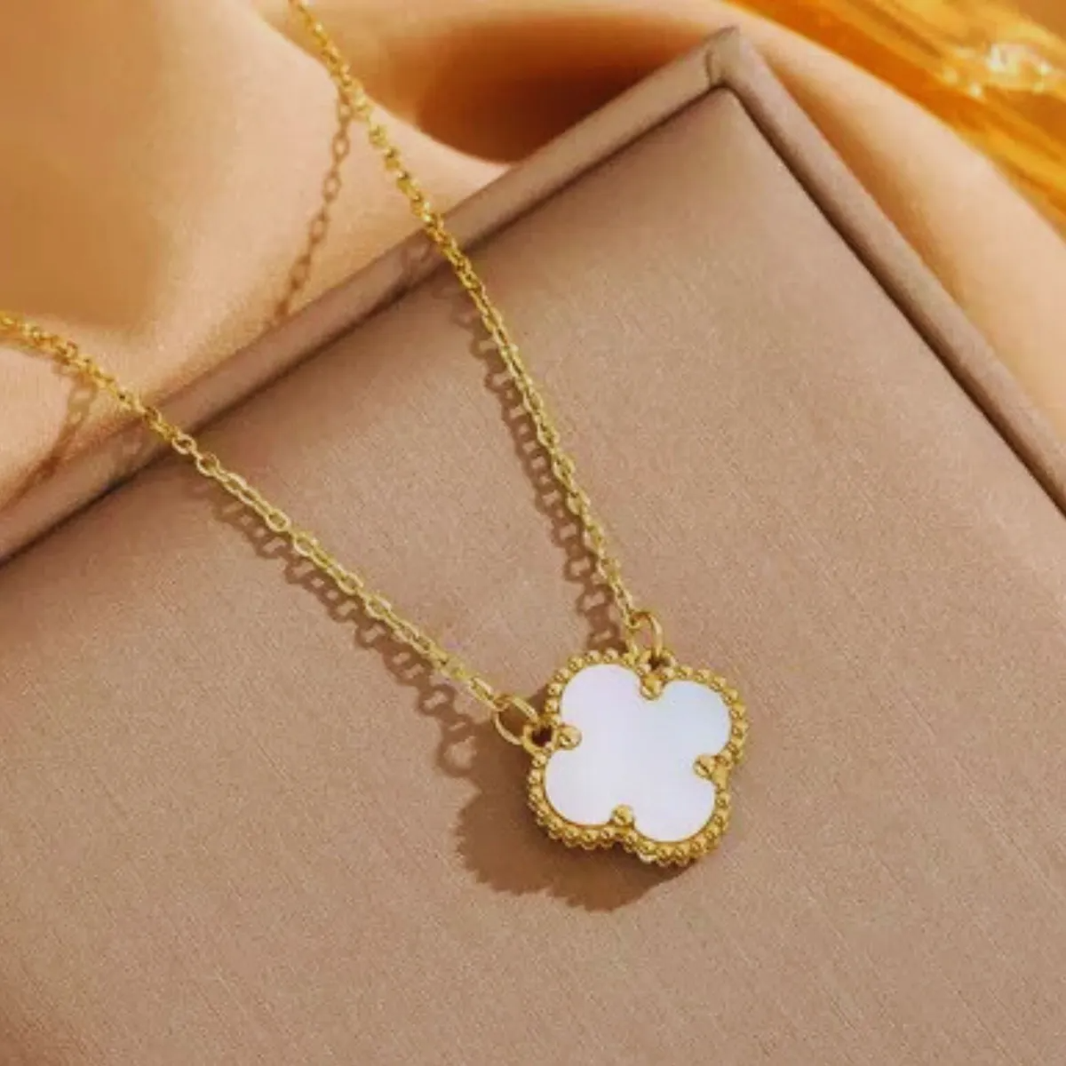 Kit Trebol collar+Pulsera Blanco/Negro